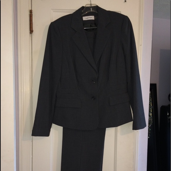 Grey pants suit - Picture 2 of 5
